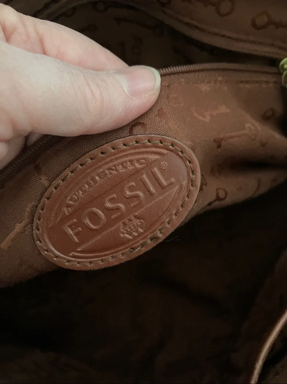 Vintage FOSSIL Women Reissue Brown leather satchel with a keyhole emblem